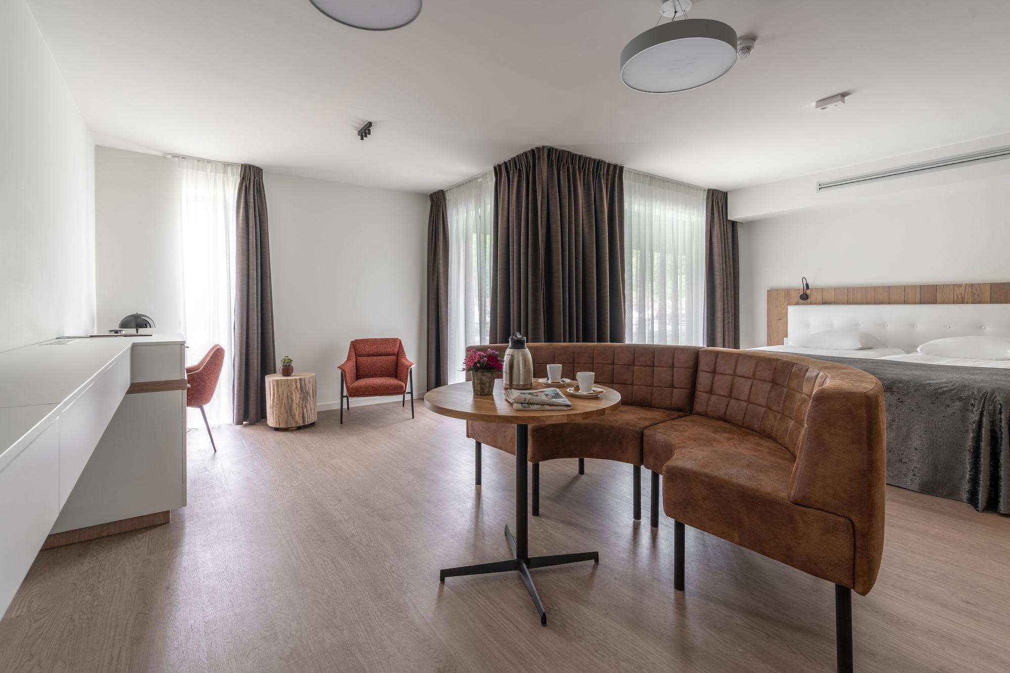 Van Der Valk Hotel Dennenhof Brasschaat Exterior photo