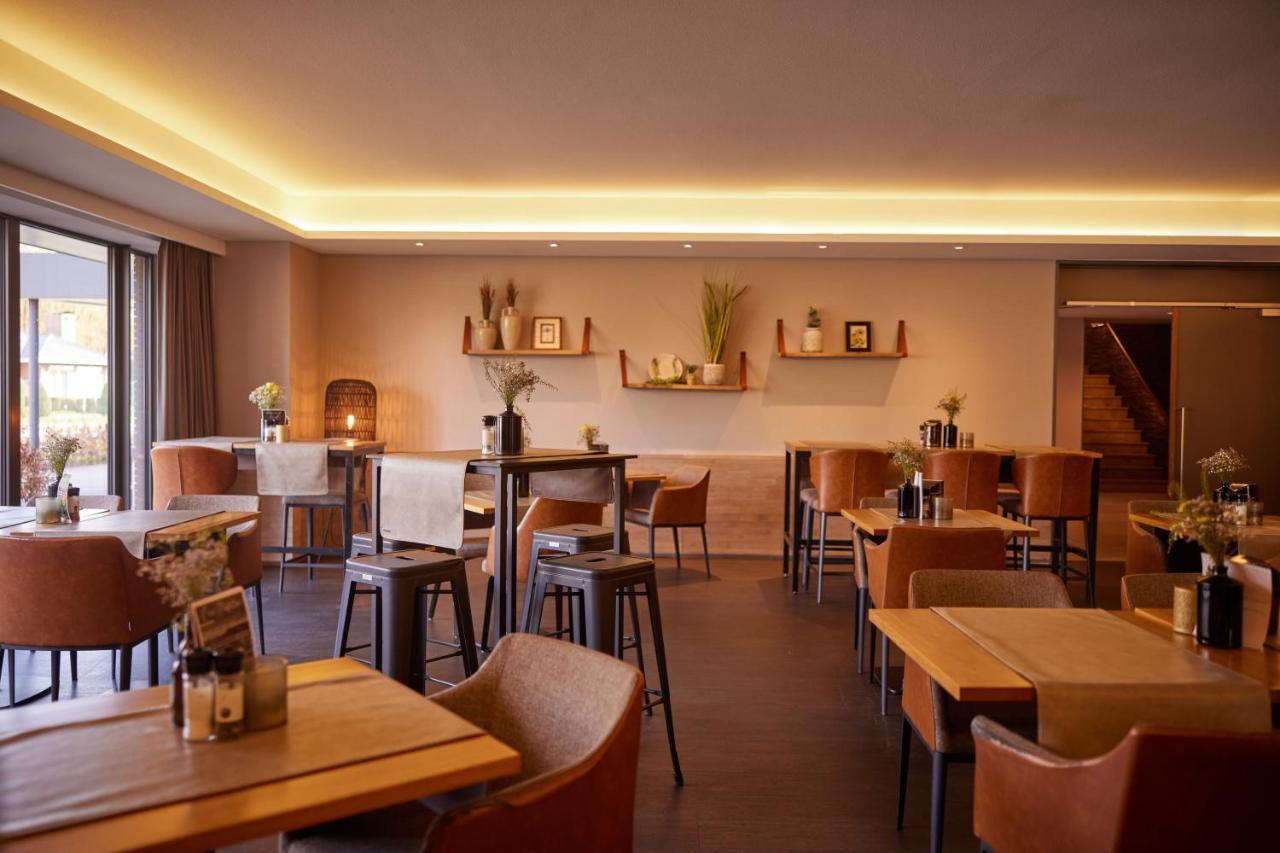 Van Der Valk Hotel Dennenhof Brasschaat Exterior photo